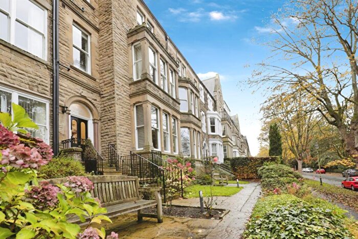 2 Bedroom Apartment For Sale In Valley Drive, Harrogate, HG2