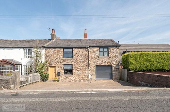 3 Bedroom Semi Detached House For Sale In Parsonage Road, Blackburn, Lancashire, BB1