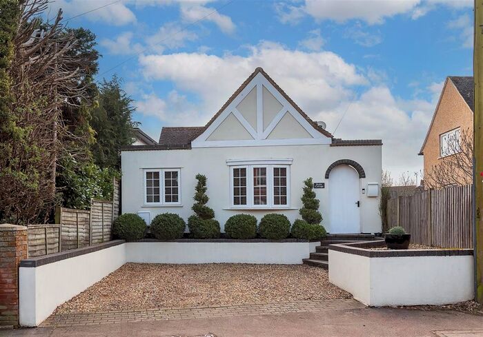 3 Bedroom Detached Bungalow For Sale In High Street, Kimpton, Hitchin, SG4