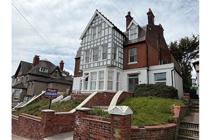 2 Bedroom Flat To Rent In Palmerston Road, Westcliff-on-Sea, Southend-on-Sea, SS0