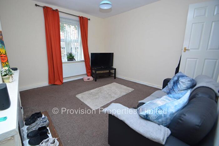 2 Bedroom End Of Terrace House To Rent In Moorland Avenue, Hyde Park, Leeds, LS6