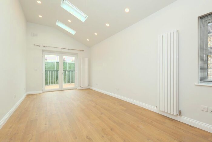 2 Bedroom Flat To Rent In Rutland Gardens, London, N4