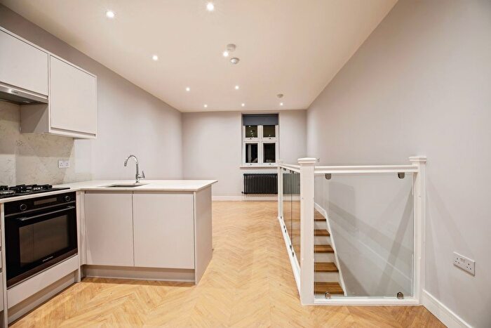 2 Bedroom Flat To Rent In Limes Grove, London, SE13