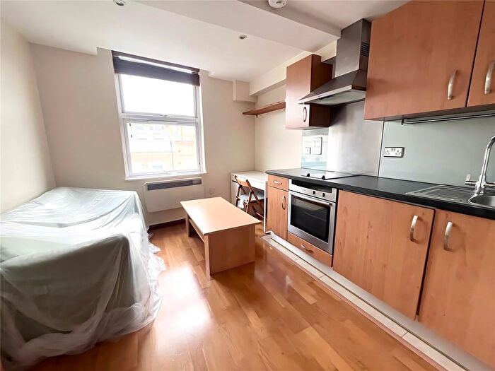 1 Bedroom Flat To Rent In Foulden Road, Stoke Newington, London, N16