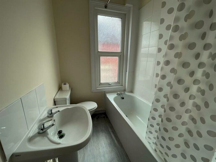 2 Bedroom Apartment To Rent In Park Lane, Swindon, SN1