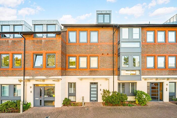 3 Bedroom Flat To Rent In Old Lodge Place, Twickenham, TW1