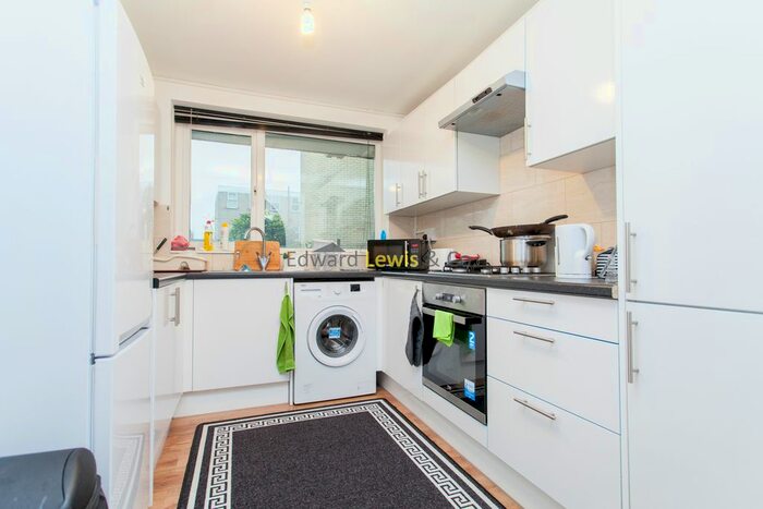 3 Bedroom Flat To Rent In Church Hill, London, E17