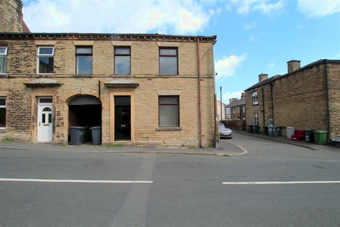 2 Bedroom End Of Terrace House To Rent In Whitcliffe Road, Cleckheaton, Bradford, BD19