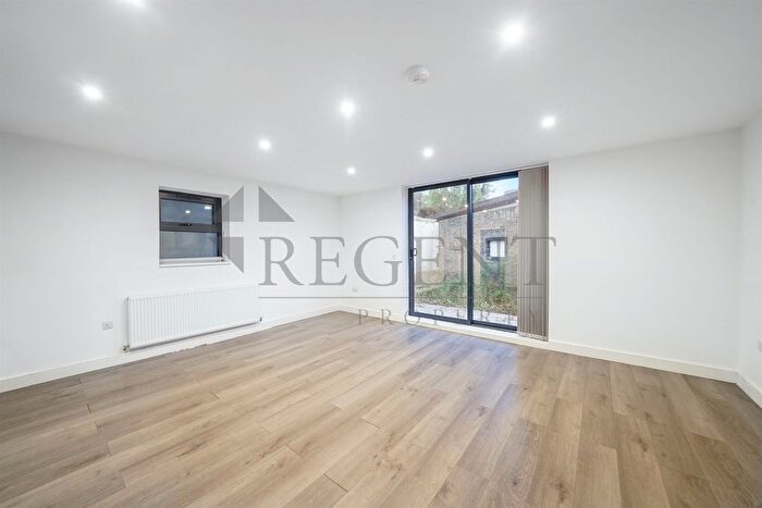 1 Bedroom Flat To Rent In The Gables, Tanyard Lane, DA5