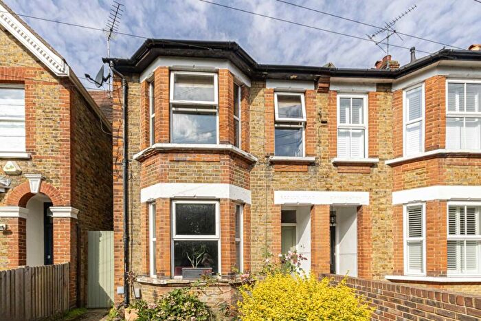 2 Bedroom Flat To Rent In Thorkhill Road, Thames Ditton, KT7