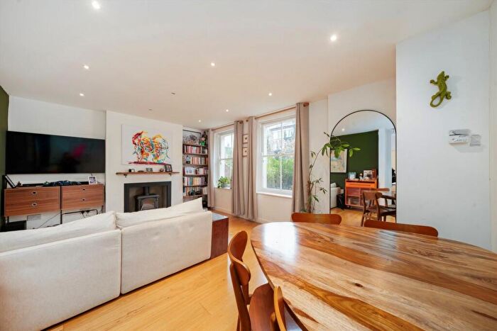 1 Bedroom Flat For Sale In Freegrove Road, Hillmarton Conservation Area, N7