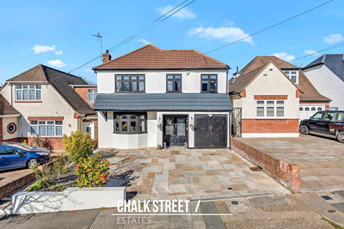 4 Bedroom Detached House For Sale In River Drive, Upminster, RM14