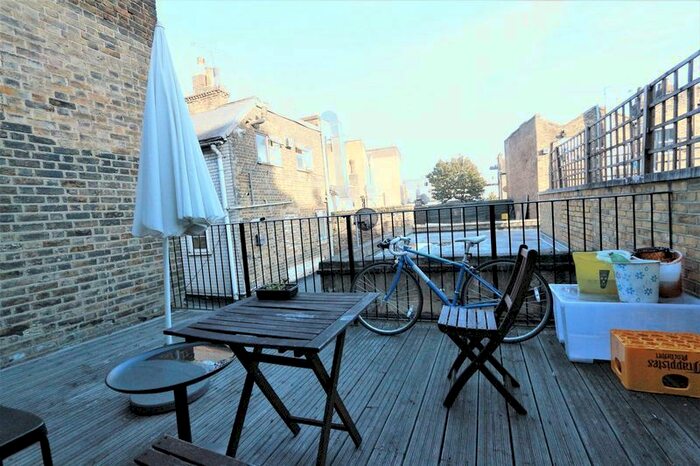 Studio To Rent In Seven Sisters Road, London, N4