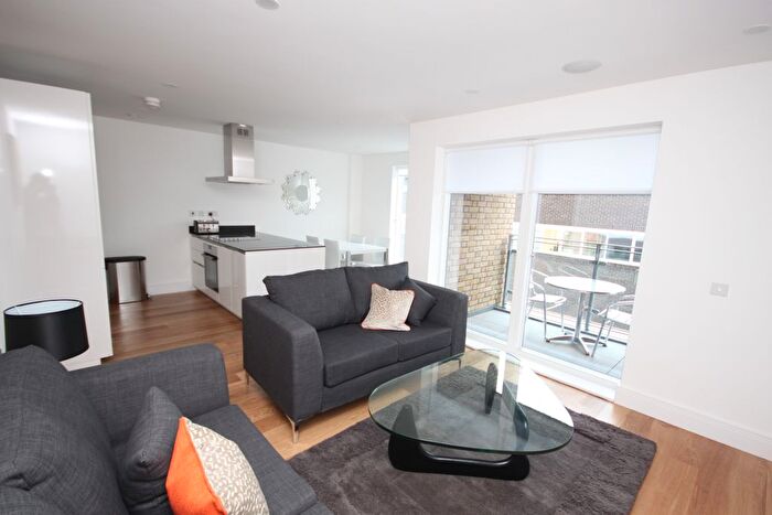 2 Bedroom Flat To Rent In Gallery Apartments, Lamb Walk, London, SE1