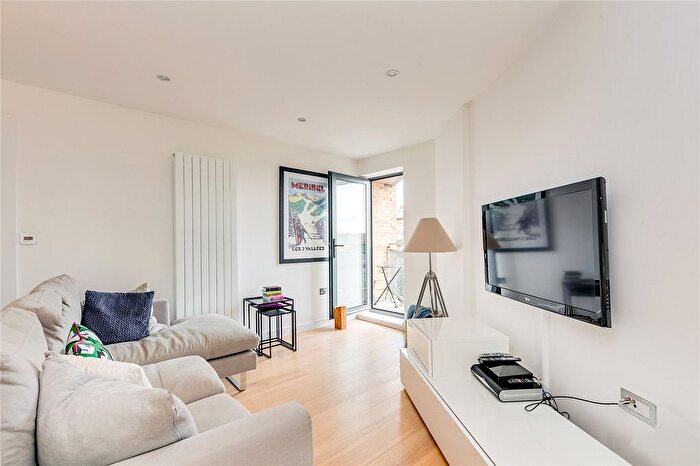 2 Bedroom Flat To Rent In Sceptre Road, London, E2