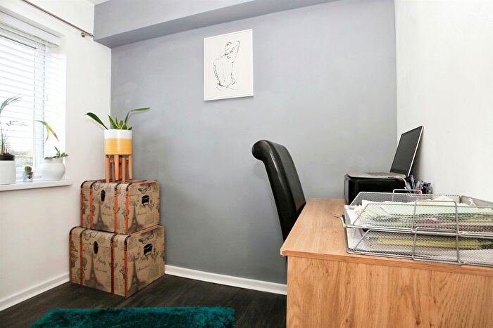 2 Bedroom Flat For Sale In Flamborough Close, Woodston, Peterborough, PE2