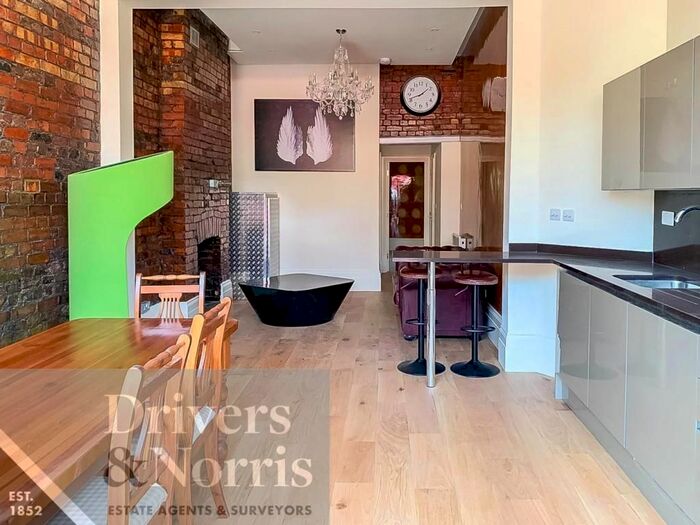 2 Bedroom Flat To Rent In Archway Road, Archway, London, N19