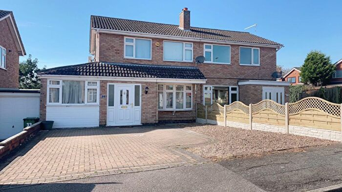 3 Bedroom Semi Detached House For Sale In Windrush Drive, Oadby, Leicester, LE2