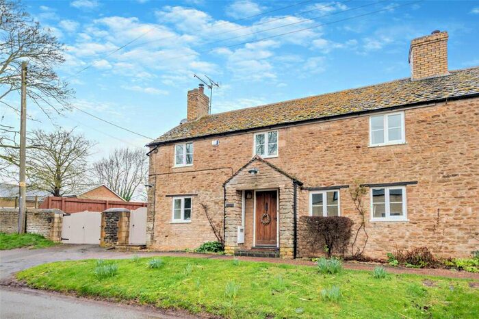 3 Bedroom Semi-Detached House For Sale In Benefield Road, Glapthorn, Peterborough, PE8