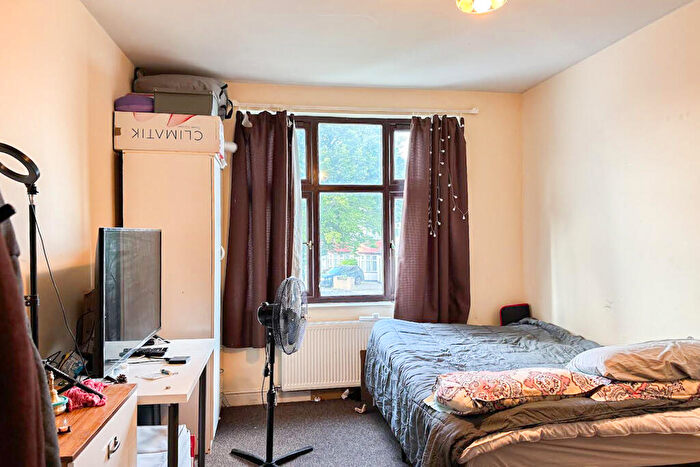 4 Bedroom Flat To Rent In Northwick Avenue, HA3