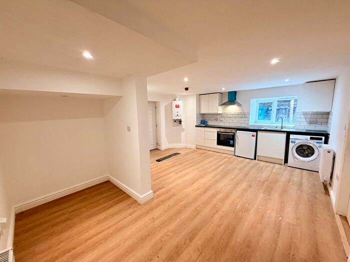 1 Bedroom Flat To Rent In Deerpark Road, Manchester, M16