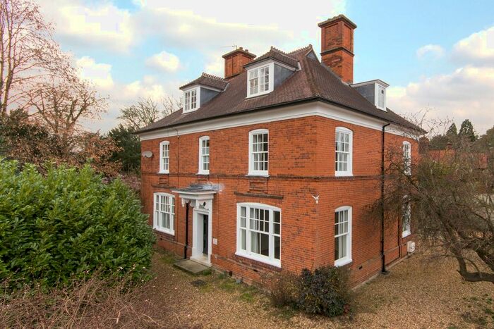 2 Bedroom Flat To Rent In Selwyn Gardens, Cambridge, CB3