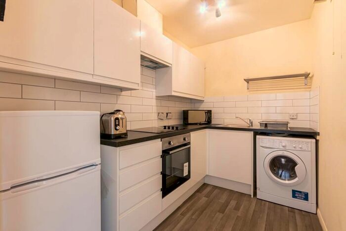 2 Bedroom Flat To Rent In Elbe Street, Edinburgh, EH6