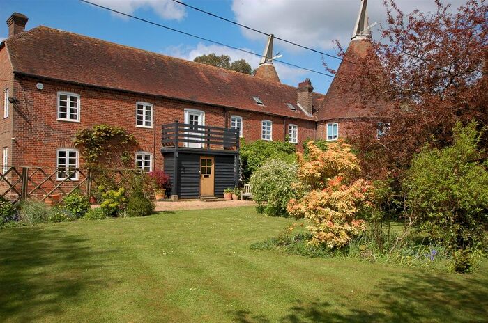 4 Bedroom Property For Sale In Hartlake Road, Golden Green, Tonbridge, TN11