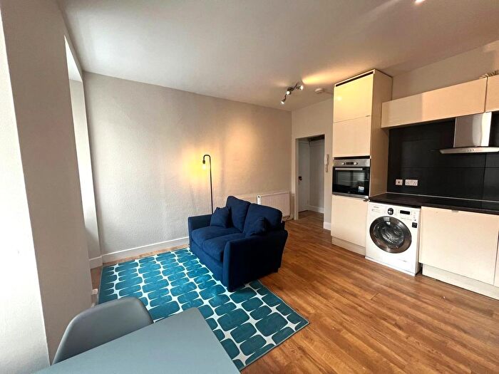 2 Bedroom Flat To Rent In East Fountainbridge, Edinburgh, EH3