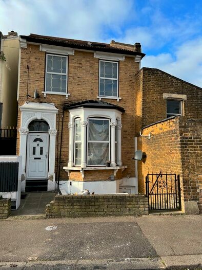 5 Bedroom Detached House To Rent In Erskine Road, London E17