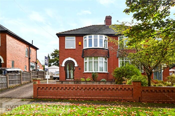 3 Bedroom Semi Detached House For Sale In Broadway, Royton, Oldham, Greater Manchester, OL2