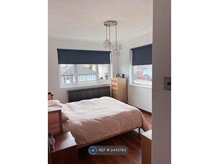 1 Bedroom Flat To Rent In Maywin Drive, Hornchurch, RM11