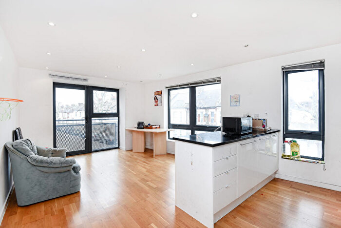 2 Bedroom Apartment To Rent In East Ham, E6