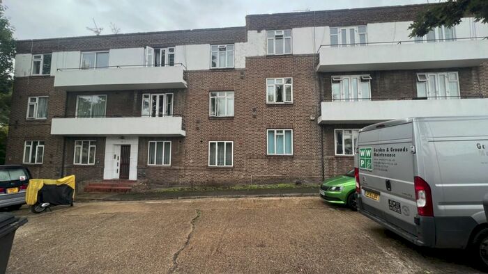 2 Bedroom Flat To Rent In Talbot Court, Black Bird Hill, Neasden, NW9