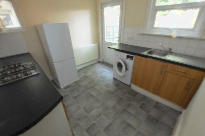 1 Bedroom Flat To Rent In Lancing Road, Croydon, Surrey, CR0