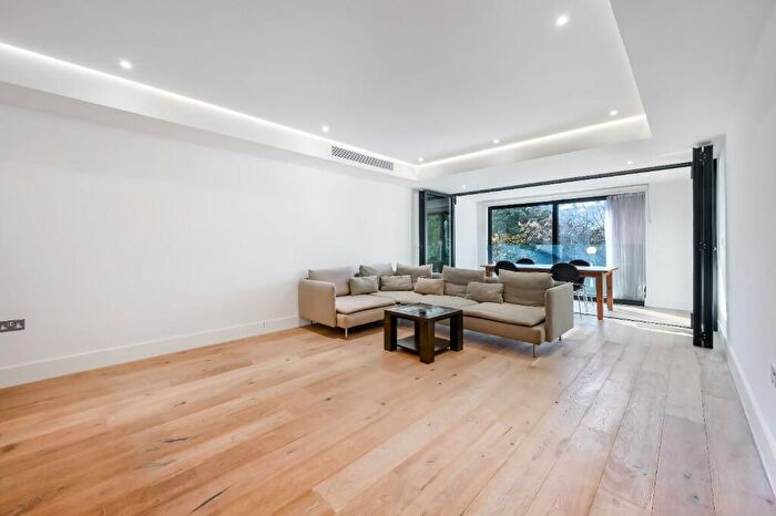 2 Bedroom Flat To Rent In Sulivan Road, Hammersmith Amp; Fulham, London, SW6