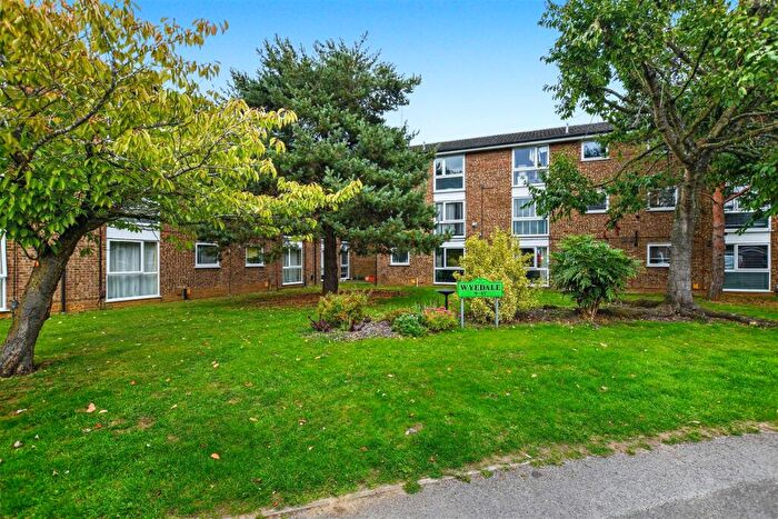 2 Bedroom Flat For Sale In Wyedale, London Colney, St. Albans, AL2