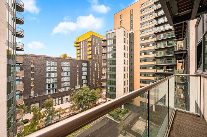 2 Bedroom Flat For Sale In Millharbour, Millwall, E14