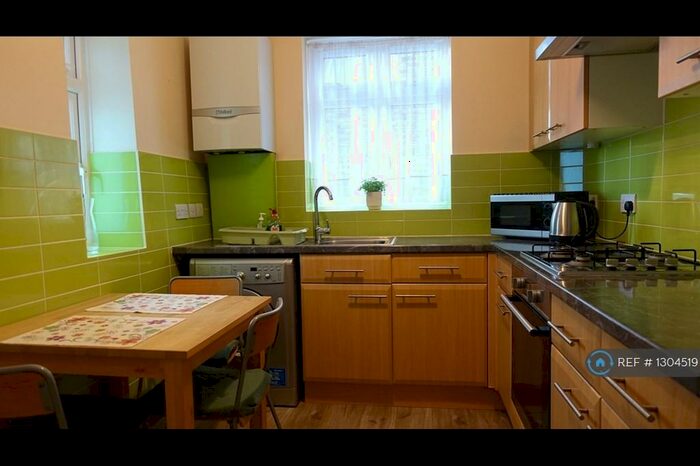 2 Bedroom Flat To Rent In Seton Court, London, E11