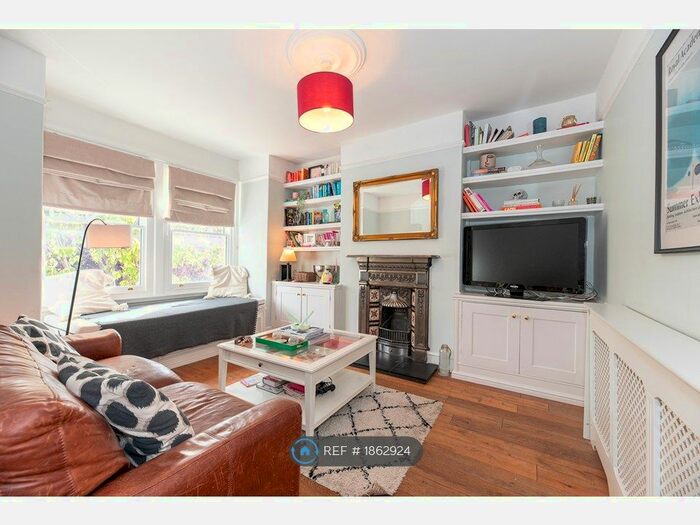 3 Bedroom Maisonette To Rent In Cargill Road, London, SW18