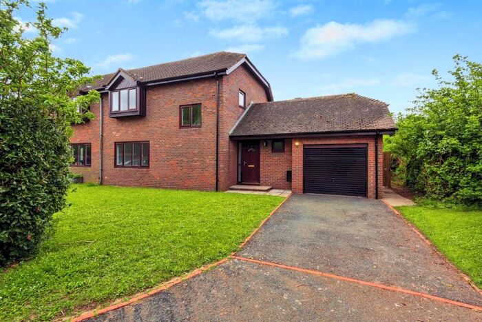 3 Bedroom Semi-Detached House For Sale In Bell Davies Drive, Manston, Ramsgate, Kent, CT12