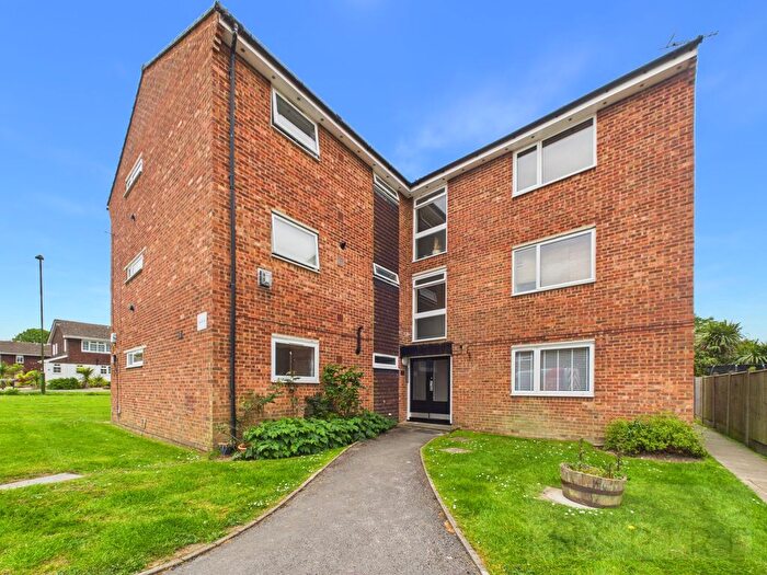 1 Bedroom Flat To Rent In Naldrett Close, Horsham, RH12