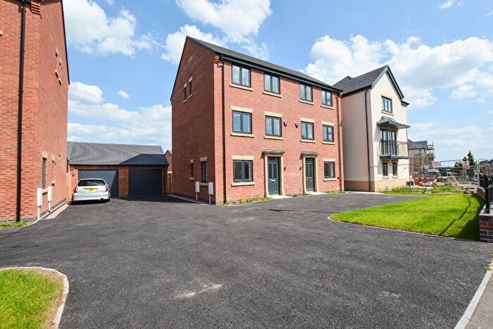 4 Bedroom Semi-Detached House To Rent In The Avenue, Corby, Northamptonshire, NN17