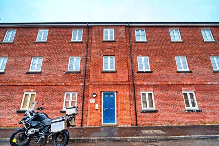 2 Bedroom Flat For Sale In Field Close, Sturminster Newton, DT10