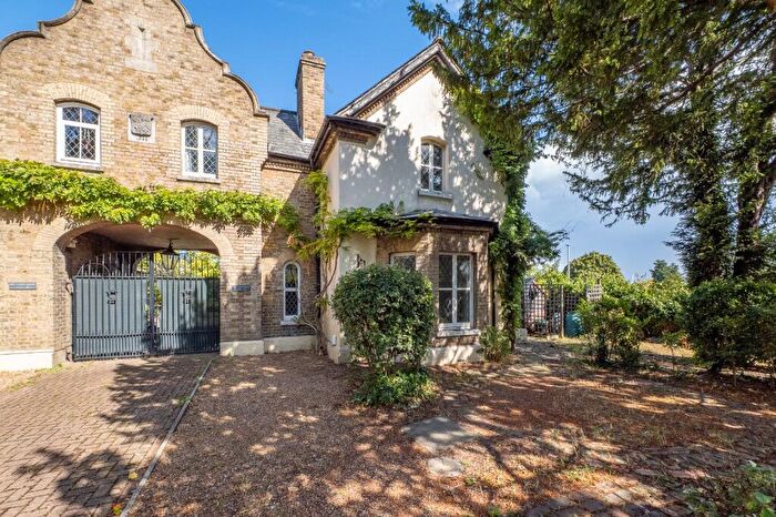 3 Bedroom Semi-Detached House For Sale In Sandhills, Wallington, SM6