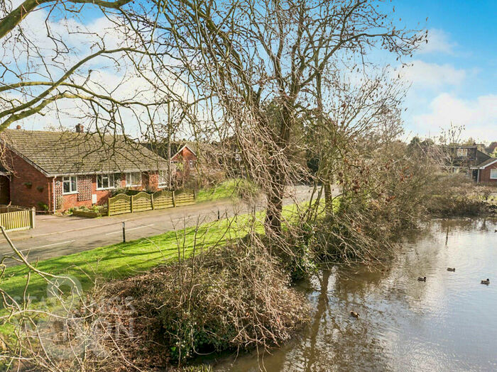 2 Bedroom Semi-Detached Bungalow For Sale In Lingwood Gardens, Lingwood, Norwich, NR13