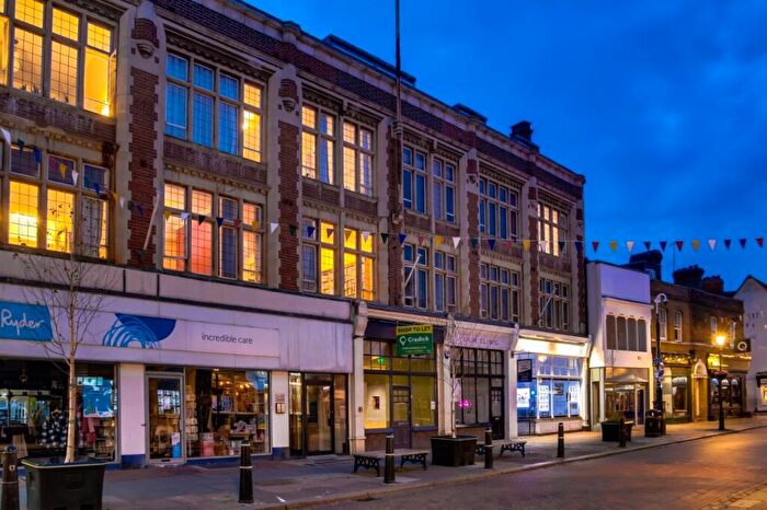 2 Bedroom Apartment For Sale In Faraday House, High Street, Rochester, Medway, ME1