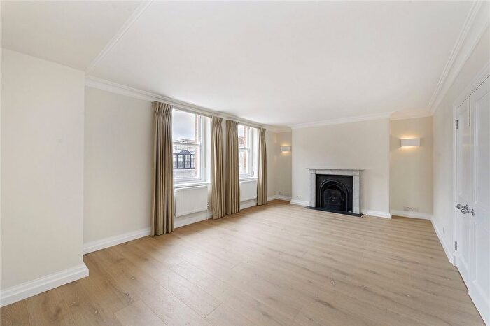 2 Bedroom Flat To Rent In Cadogan Gardens, Sloane Square, London, SW3