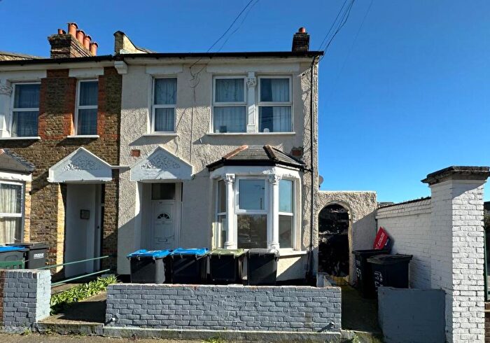 1 Bedroom Flat For Sale In Gillett Road, Thornton Heath, Surrey, CR7