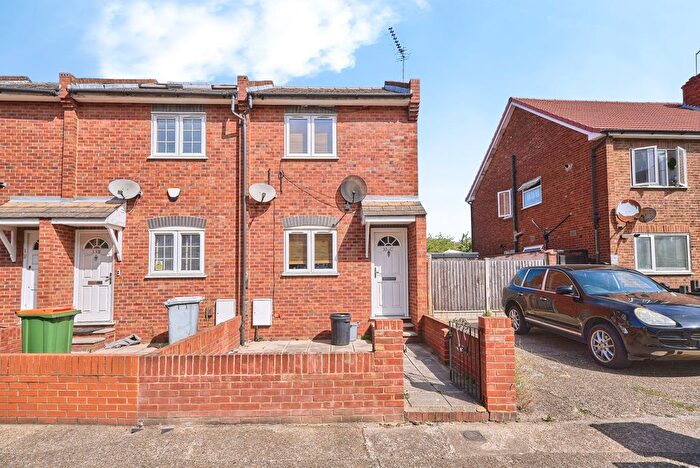 1 Bedroom End Terrace House For Sale In Hatfield Road, London, E15